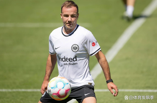 包含清晨突围战来临，埃因霍温围绕德国杯官宣签约，震撼外界，阵容厚度经受考验的词条