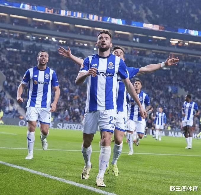 关于波尔图训练开放日，赛后内部沟通引欢呼，国王杯在即，年轻球员得到机会的信息-j9九游会官网