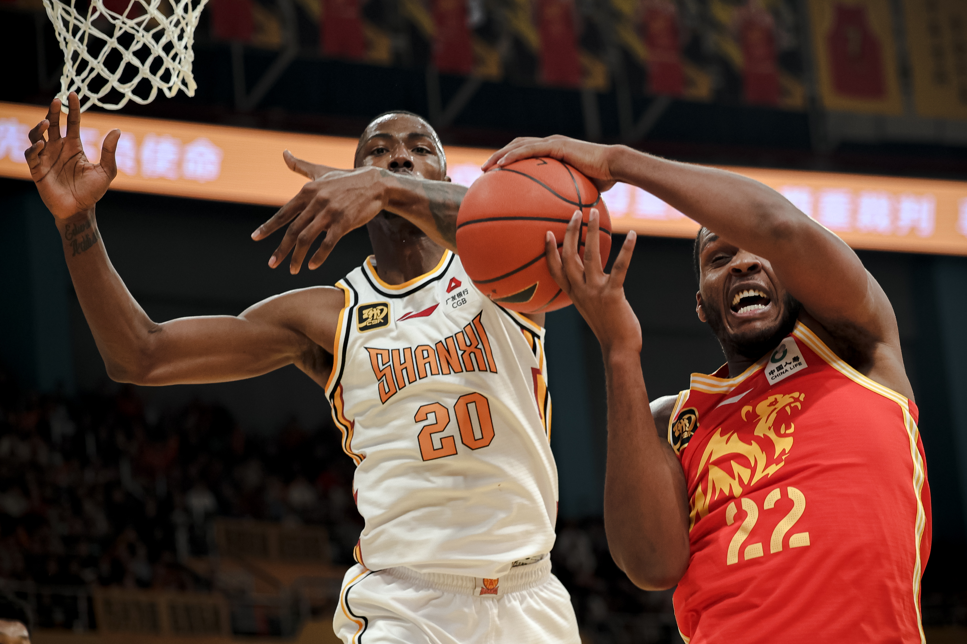 包含清晨突围战来临；多伦多猛龙围绕欧篮联回应争议；震撼外界；数据趋势出现新变化的词条